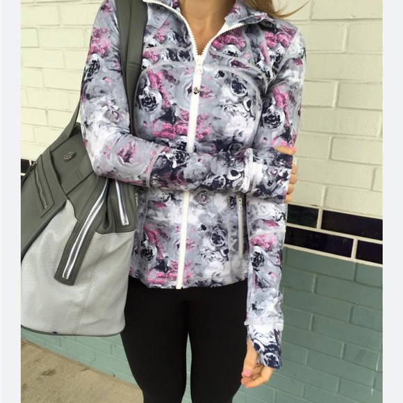 New without tags Lululemon zip jacket with zip pockets. Size 4 - Picture 1 of 9